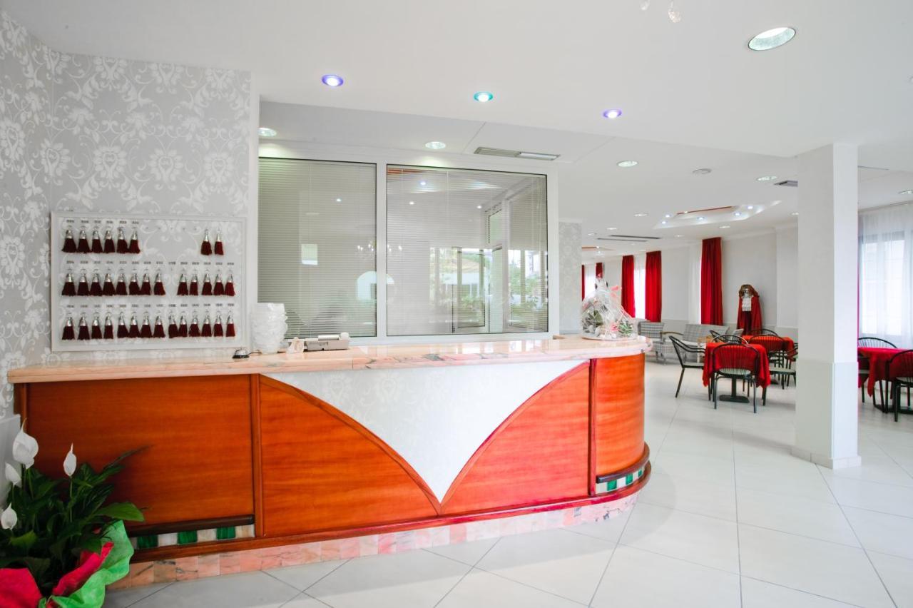 Hotel Le Lune Gatteo a Mare Zewnętrze zdjęcie